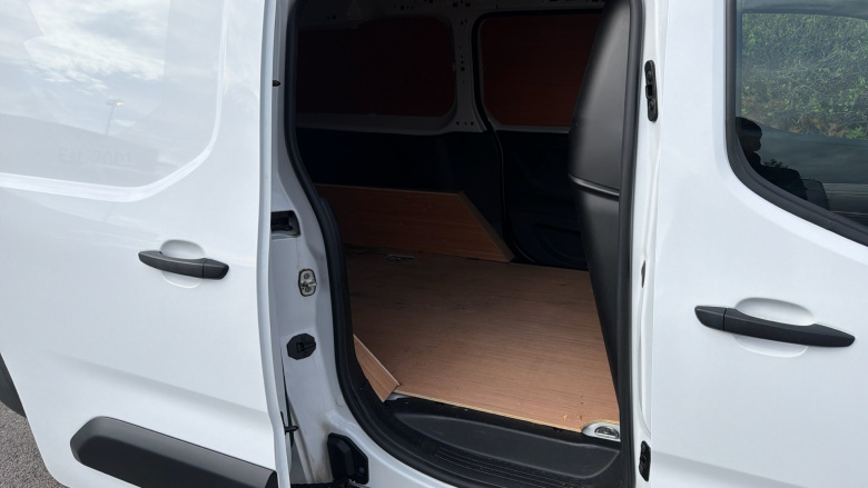 Peugeot Partner Long Diesel 950 1.5 BlueHDi 100 Professional Premium + Van